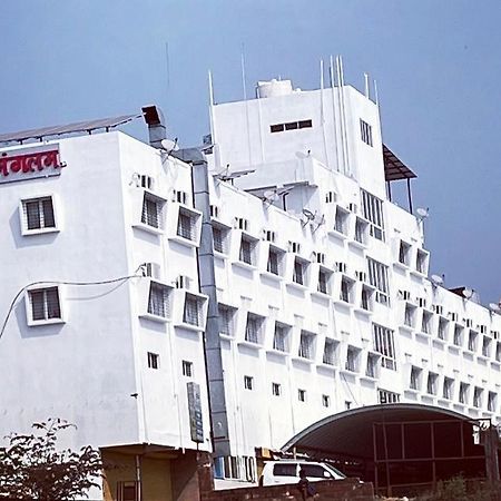 Hotel Mangalam Kurandvad Extérieur photo