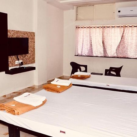 Hotel Mangalam Kurandvad Extérieur photo