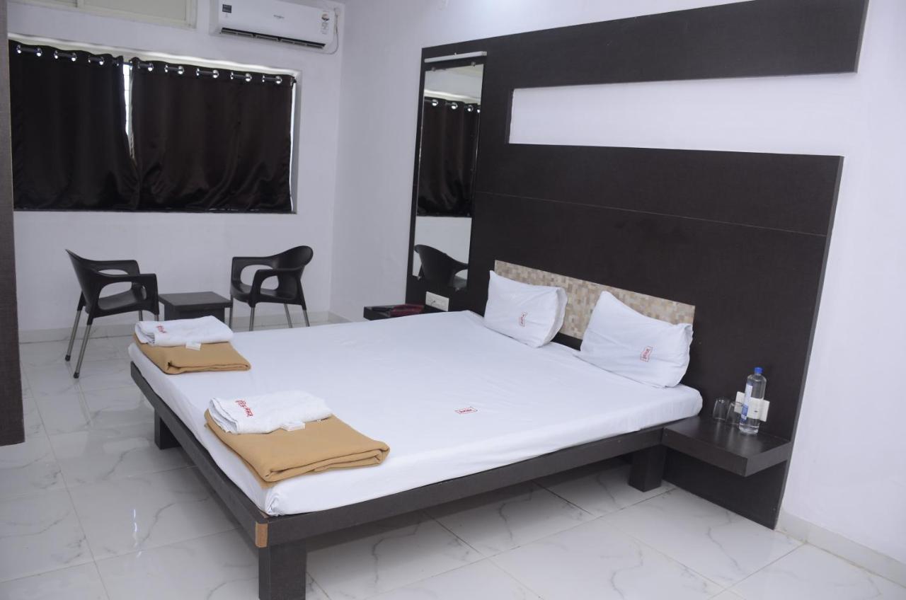Hotel Mangalam Kurandvad Extérieur photo