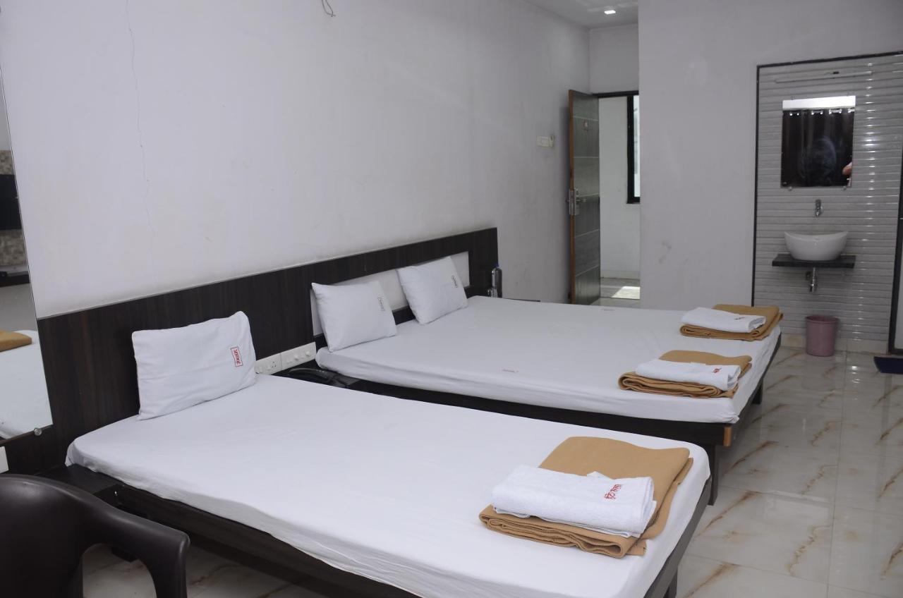 Hotel Mangalam Kurandvad Extérieur photo