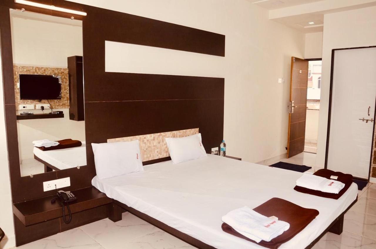Hotel Mangalam Kurandvad Extérieur photo