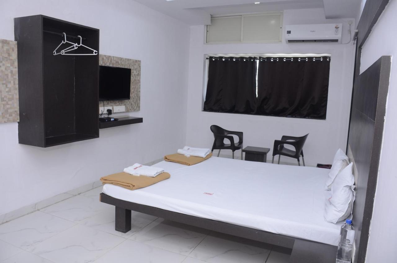 Hotel Mangalam Kurandvad Extérieur photo