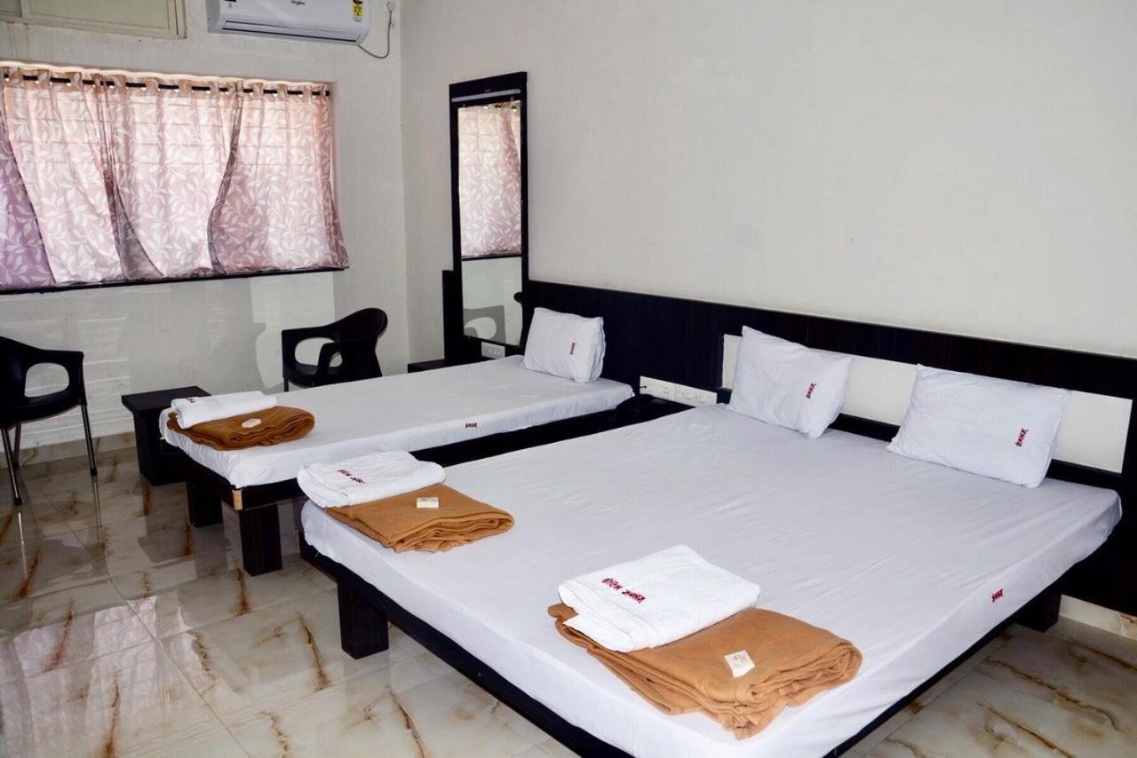 Hotel Mangalam Kurandvad Extérieur photo