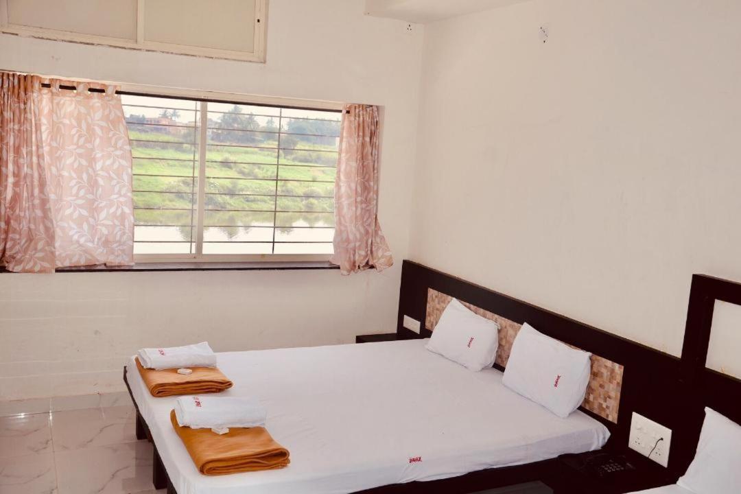 Hotel Mangalam Kurandvad Extérieur photo