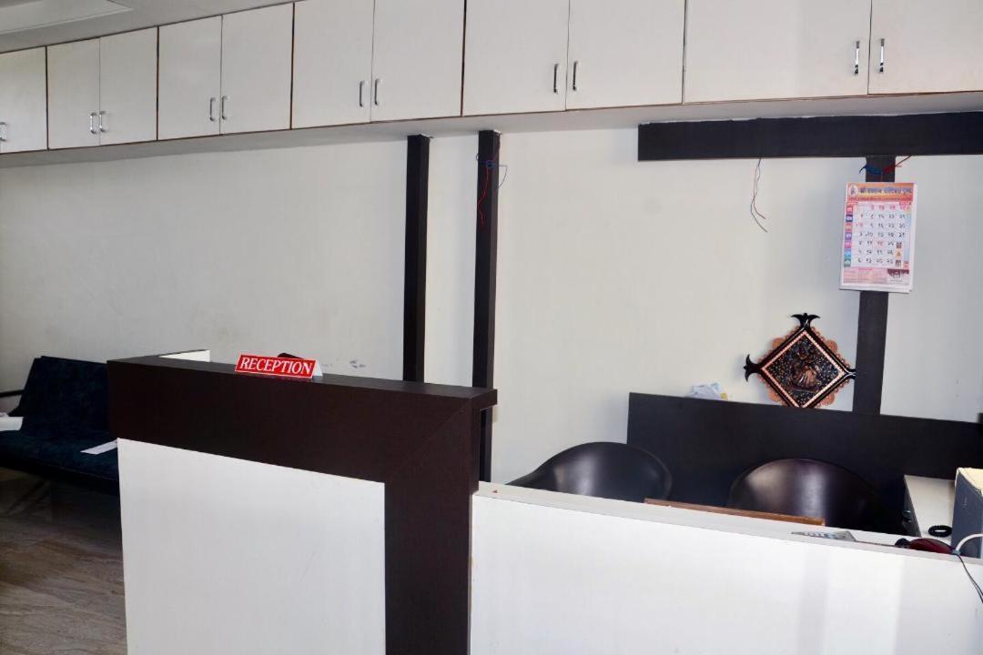 Hotel Mangalam Kurandvad Extérieur photo