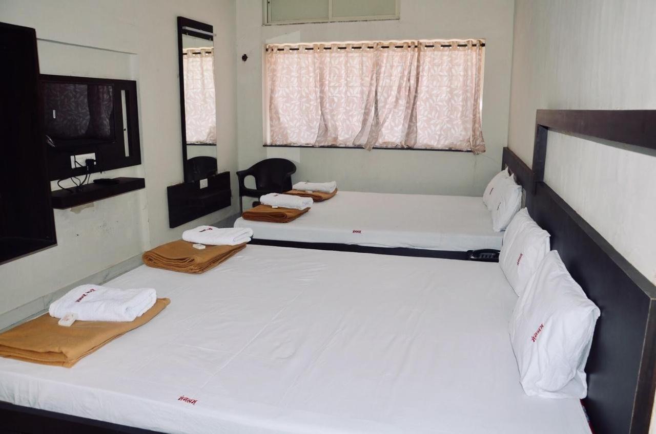 Hotel Mangalam Kurandvad Extérieur photo