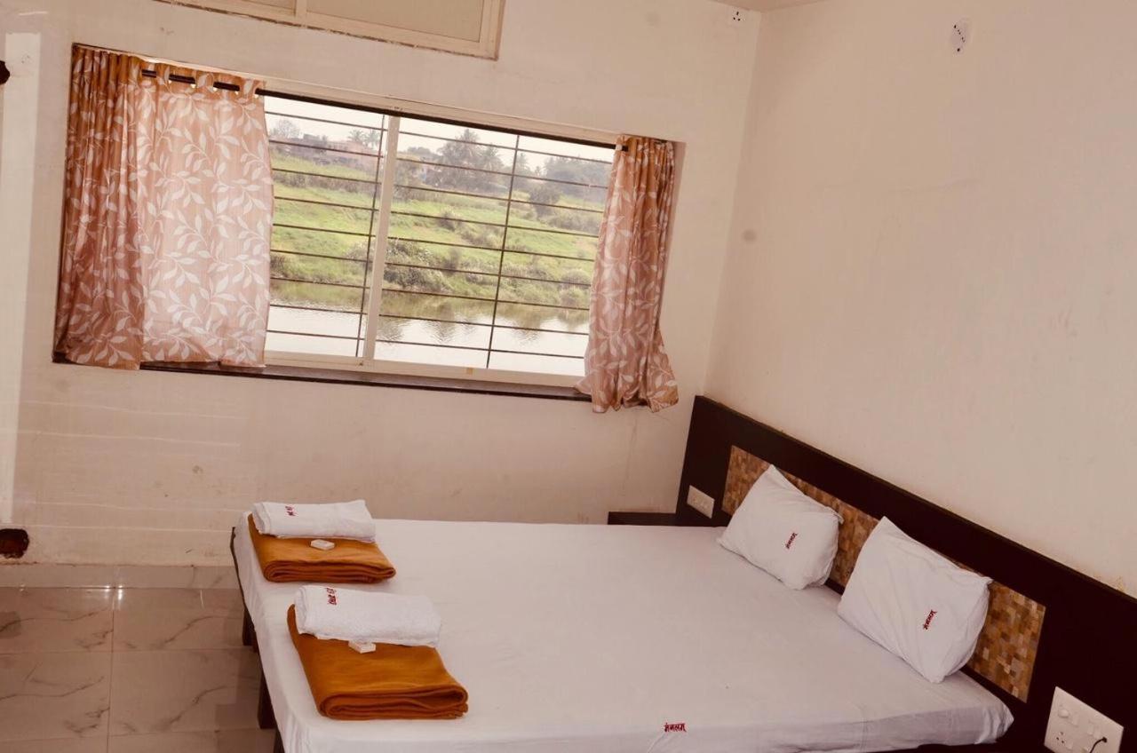 Hotel Mangalam Kurandvad Extérieur photo