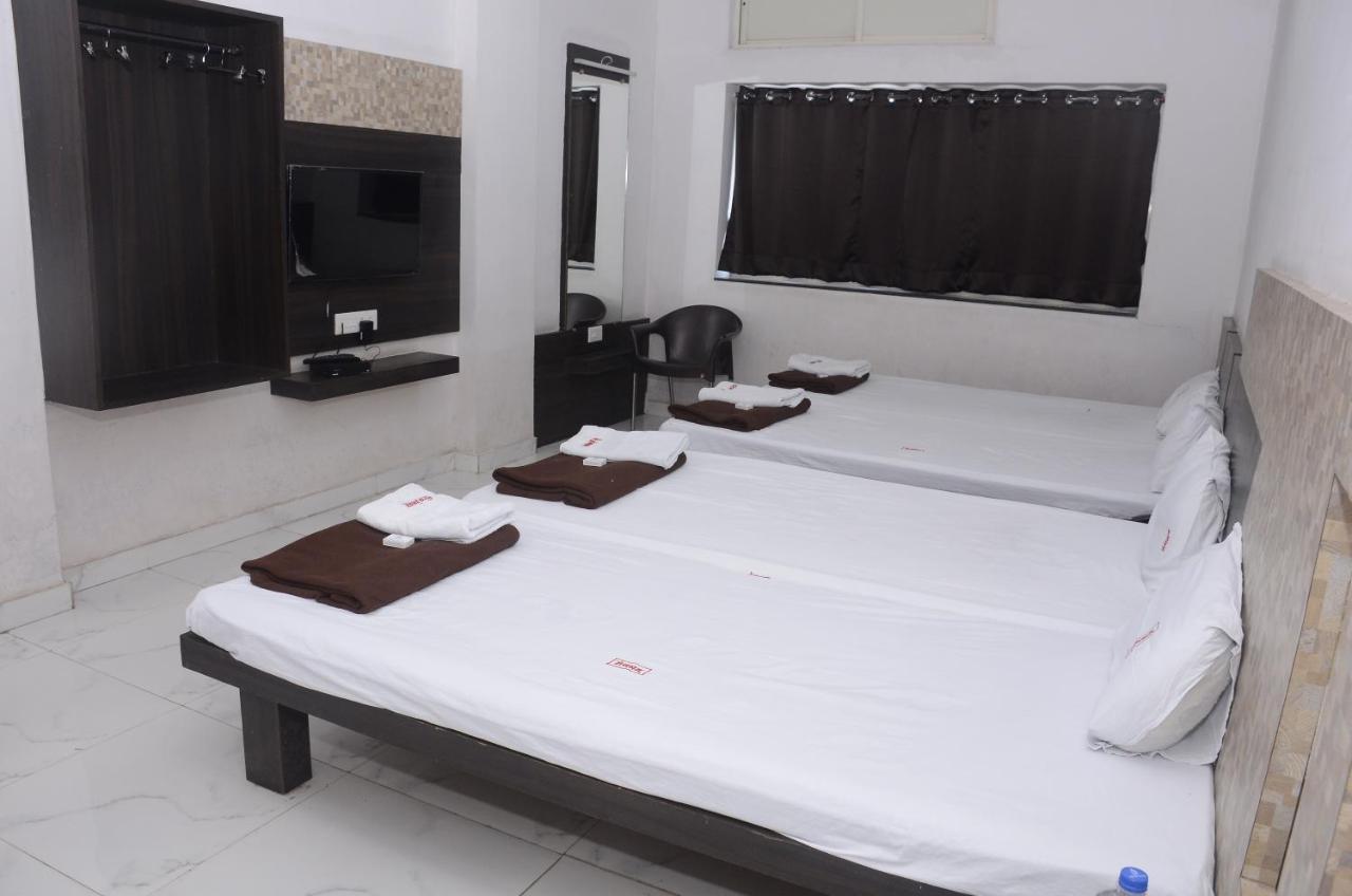 Hotel Mangalam Kurandvad Extérieur photo