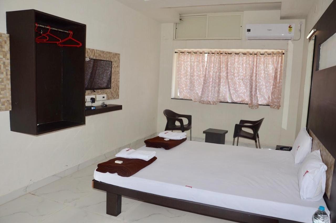 Hotel Mangalam Kurandvad Extérieur photo