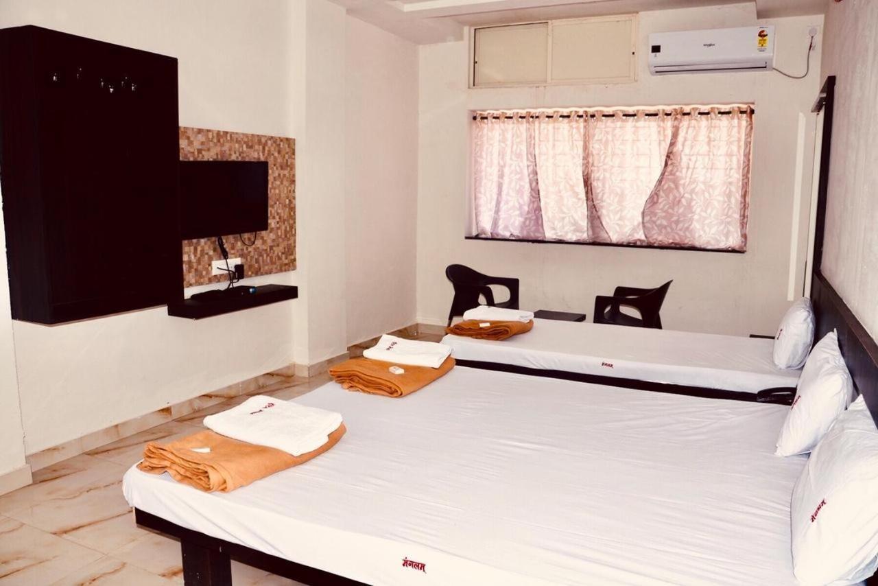 Hotel Mangalam Kurandvad Extérieur photo