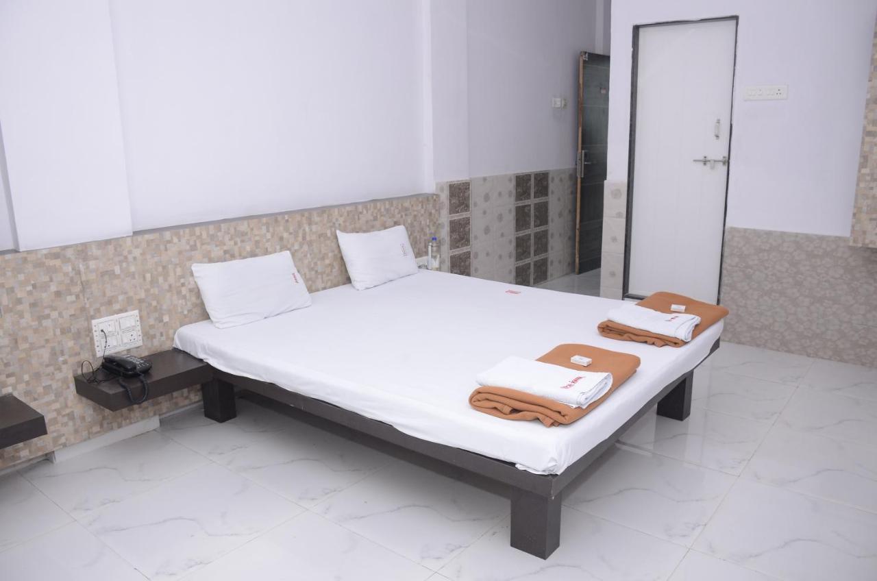Hotel Mangalam Kurandvad Extérieur photo