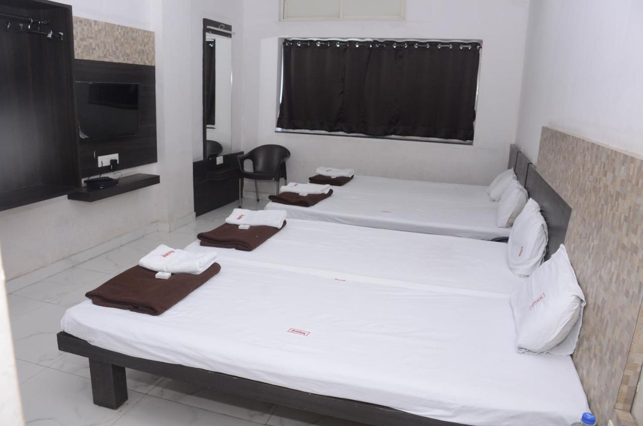 Hotel Mangalam Kurandvad Extérieur photo